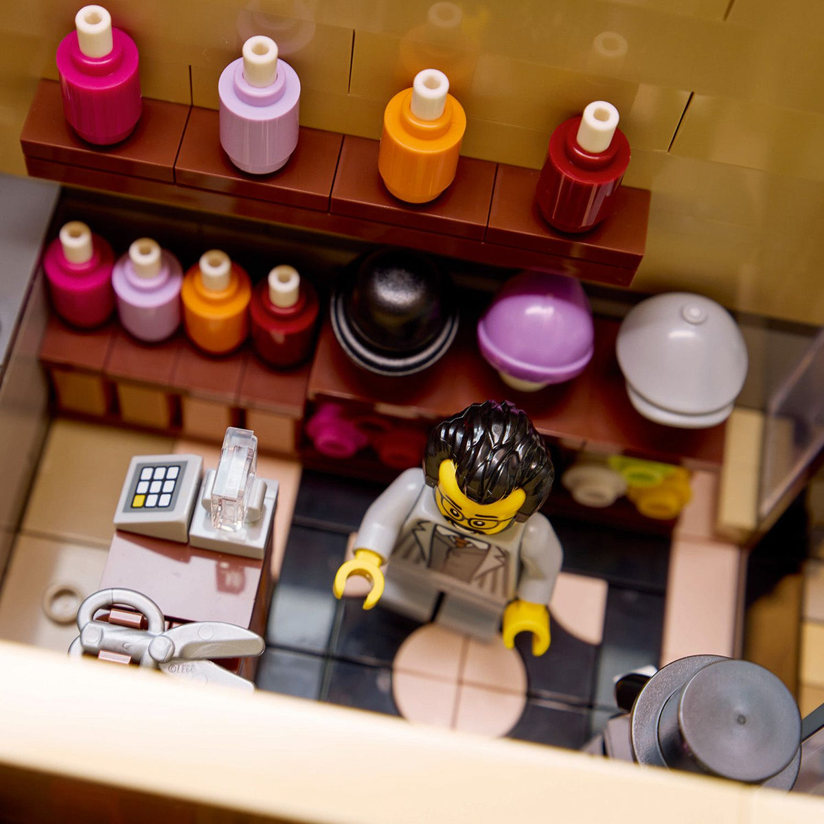 LEGO? Icons Tudor Corner