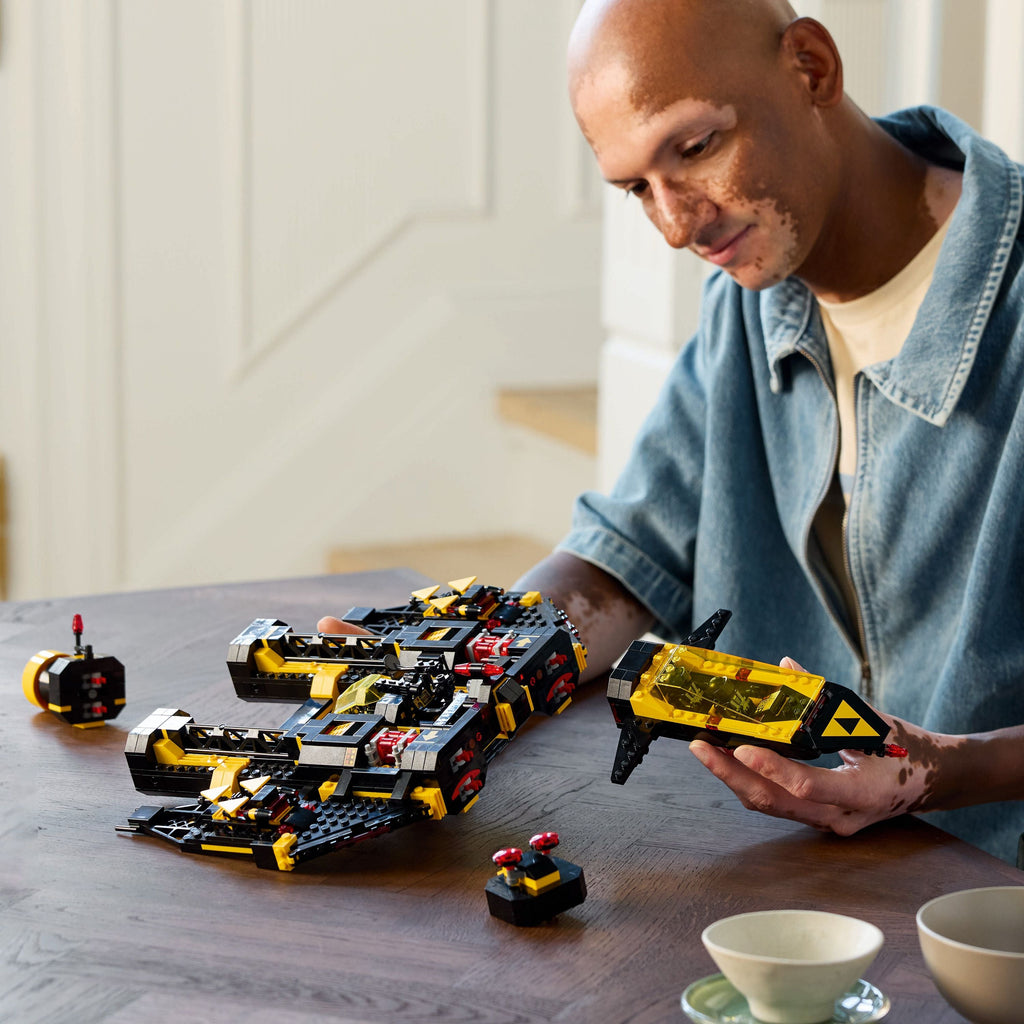 LEGO? Icons Blacktron Renegade