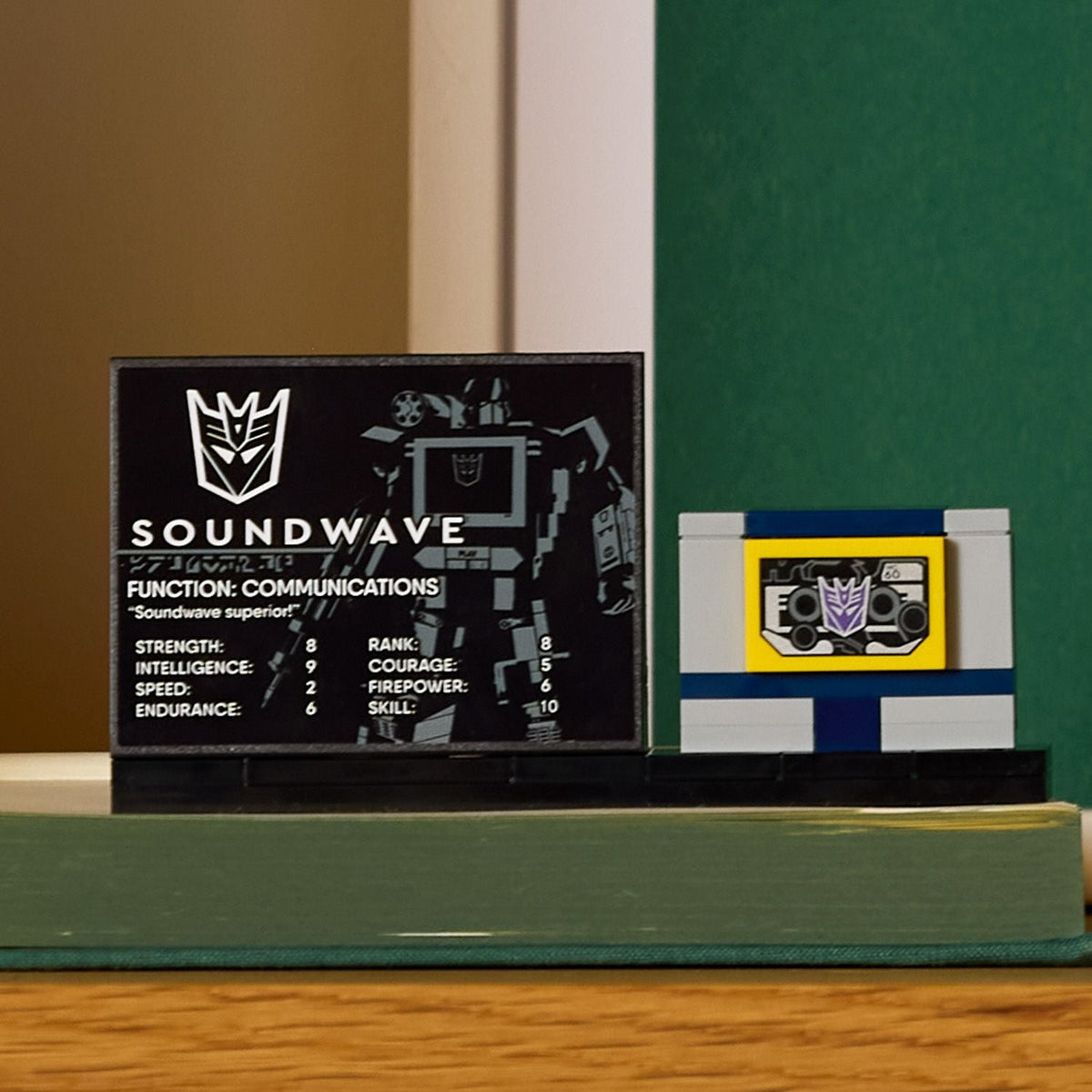 LEGO? Icons Transformers: Soundwave