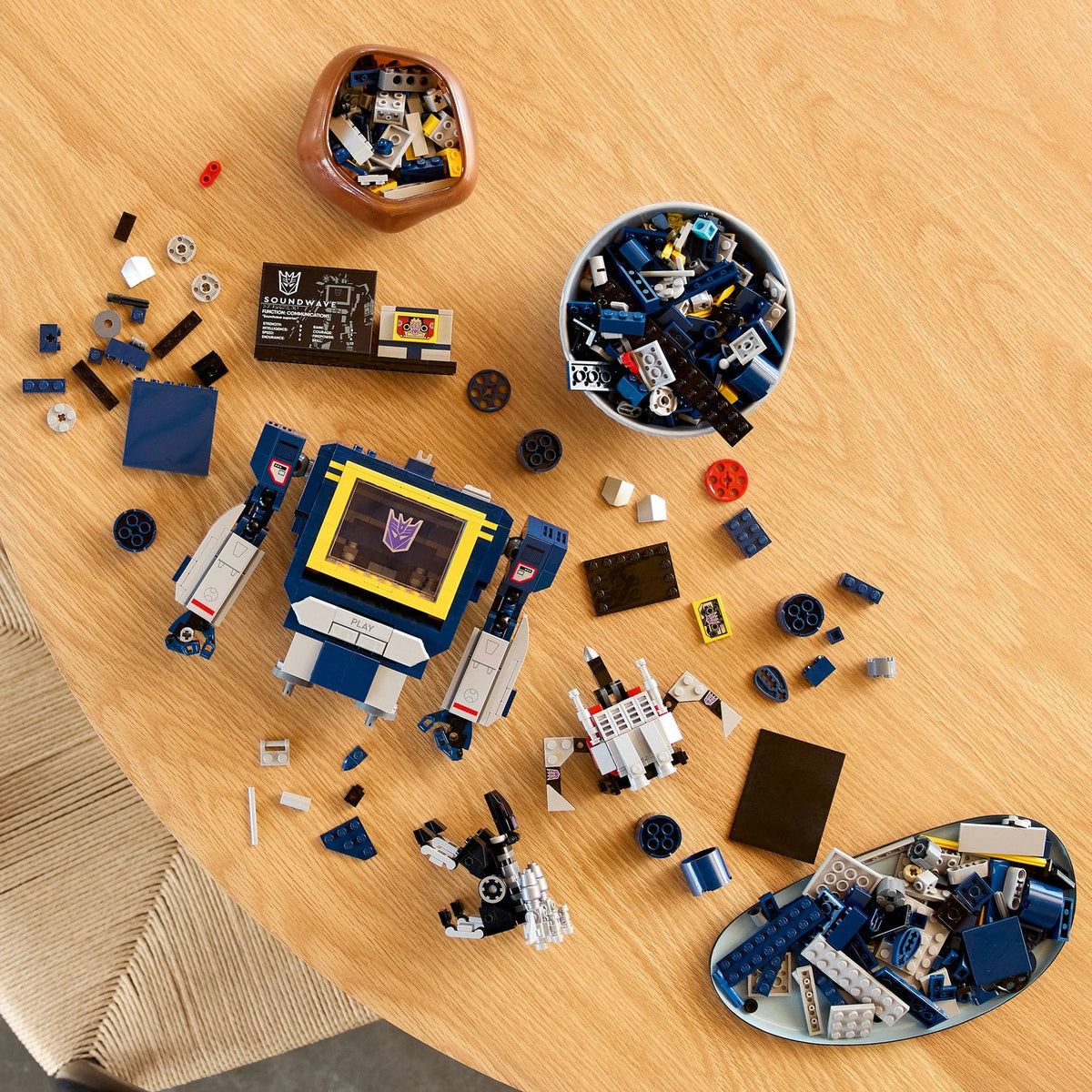 LEGO? Icons Transformers: Soundwave