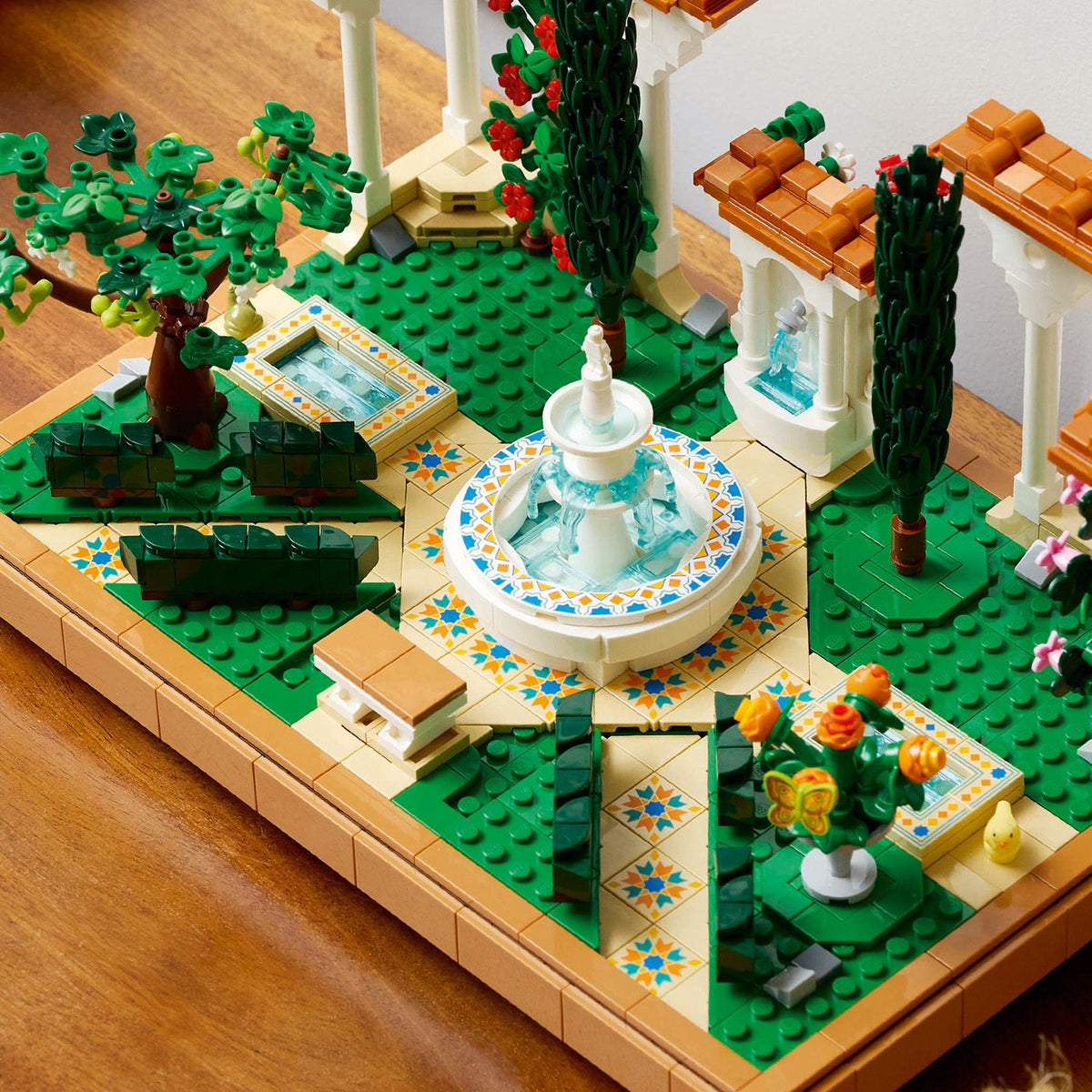 LEGO? Icons Fountain Garden
