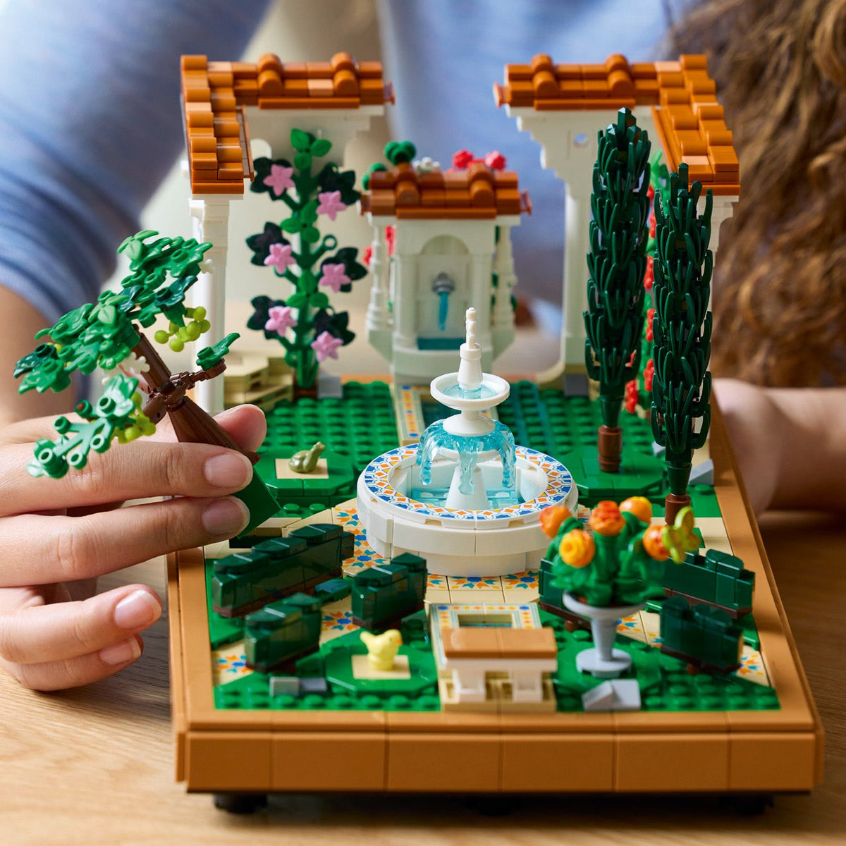 LEGO? Icons Fountain Garden
