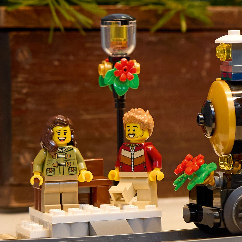 LEGO? Icons Holiday Express Train