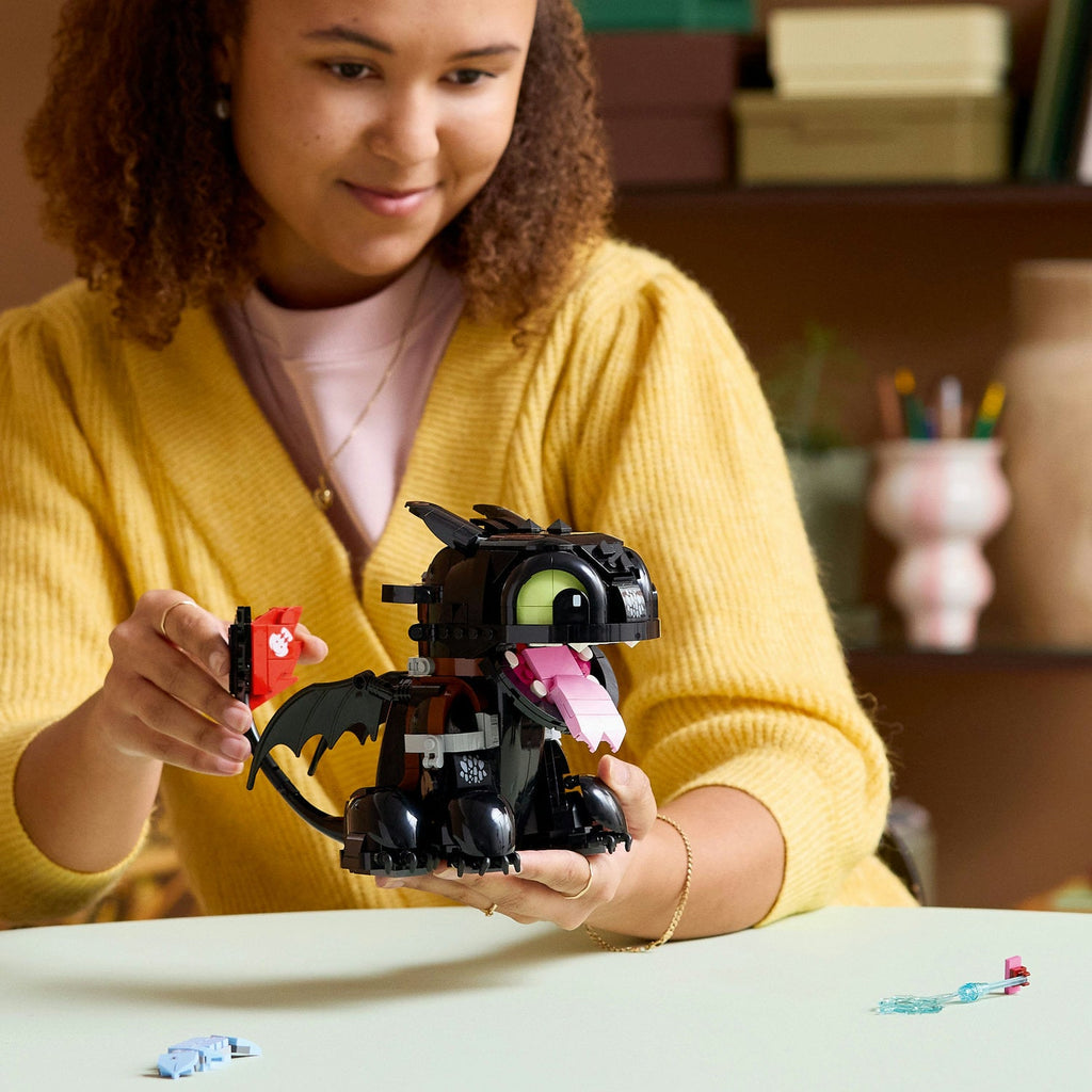 LEGO? Icons How to Train Your Dragon: Toothless