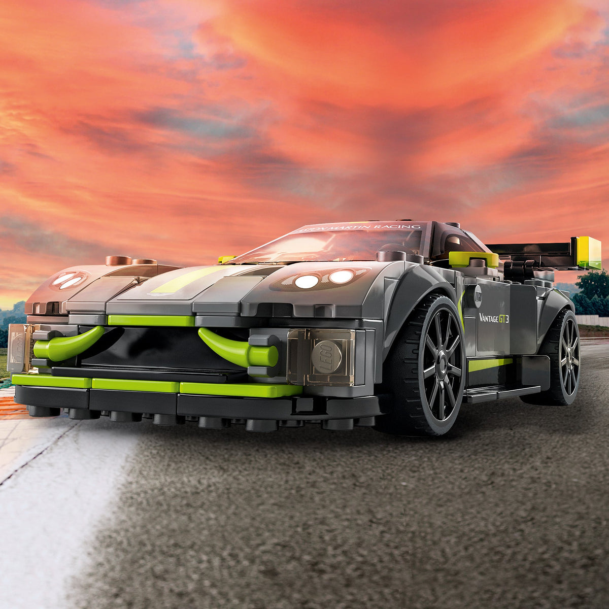 LEGO? Speed Champions Aston Martin Valkyrie AMR Pro and Aston Martin Vantage GT3