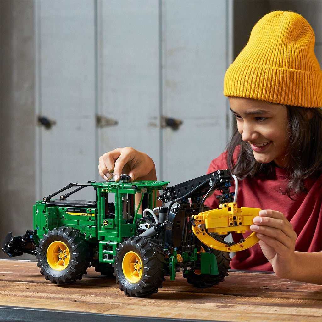 LEGO? Technic John Deere 948L-II Skidder