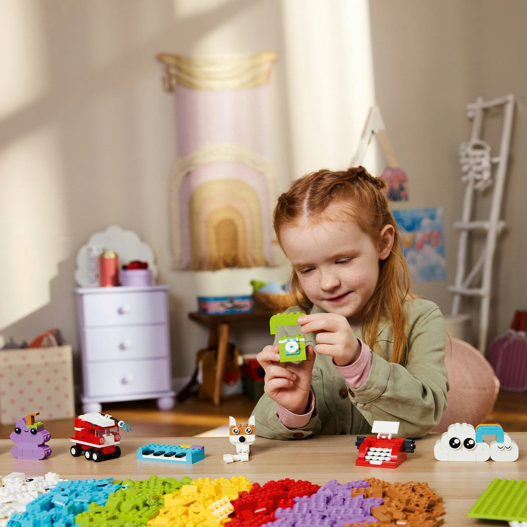 LEGO? Classic Creative Build-and-Play Box
