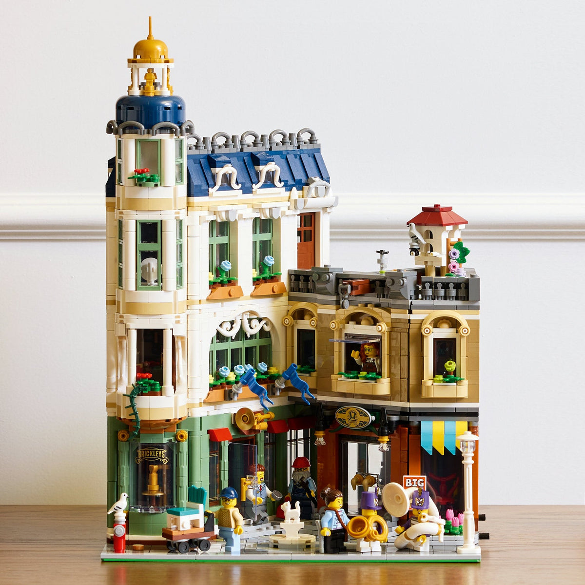 LEGO? Icons Shopping Street
