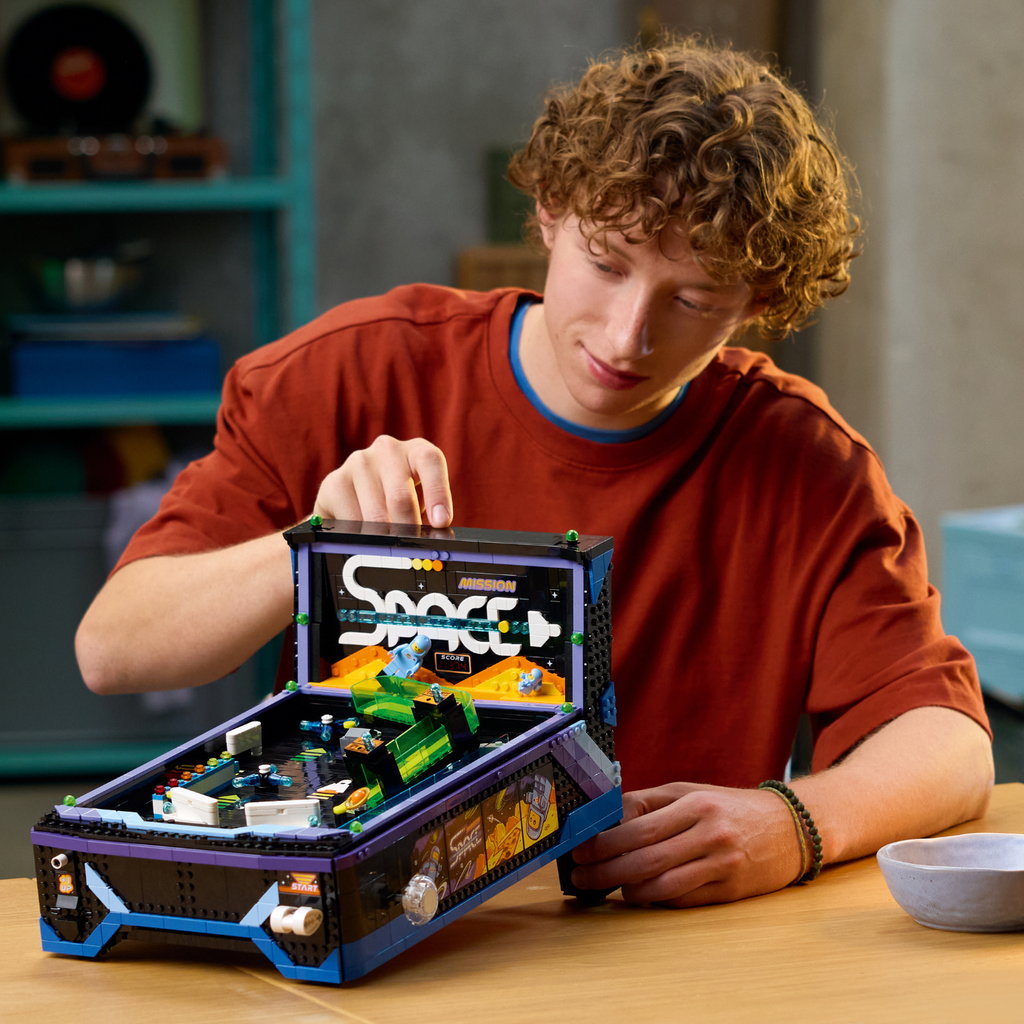 LEGO? Icons Arcade Pinball Machine