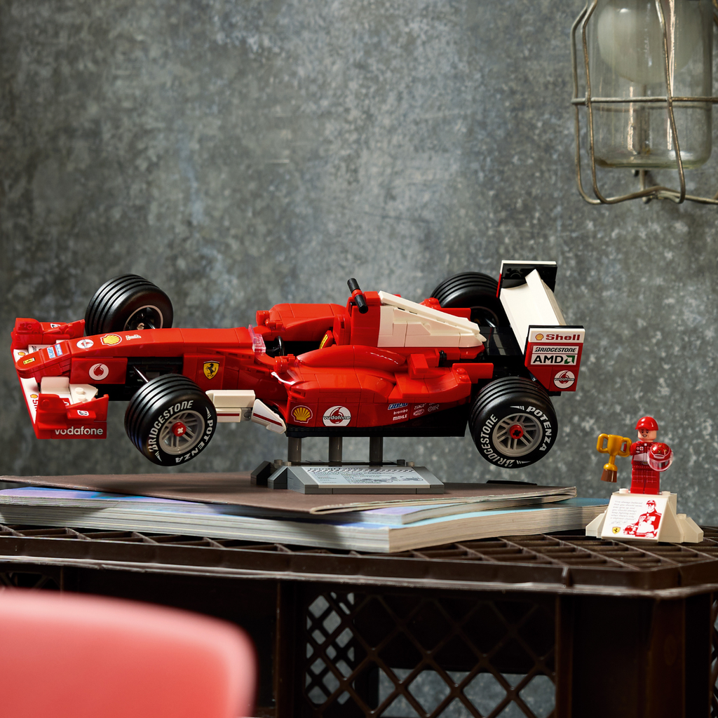 LEGO? Icons Ferrari F2004 & Michael Schumacher