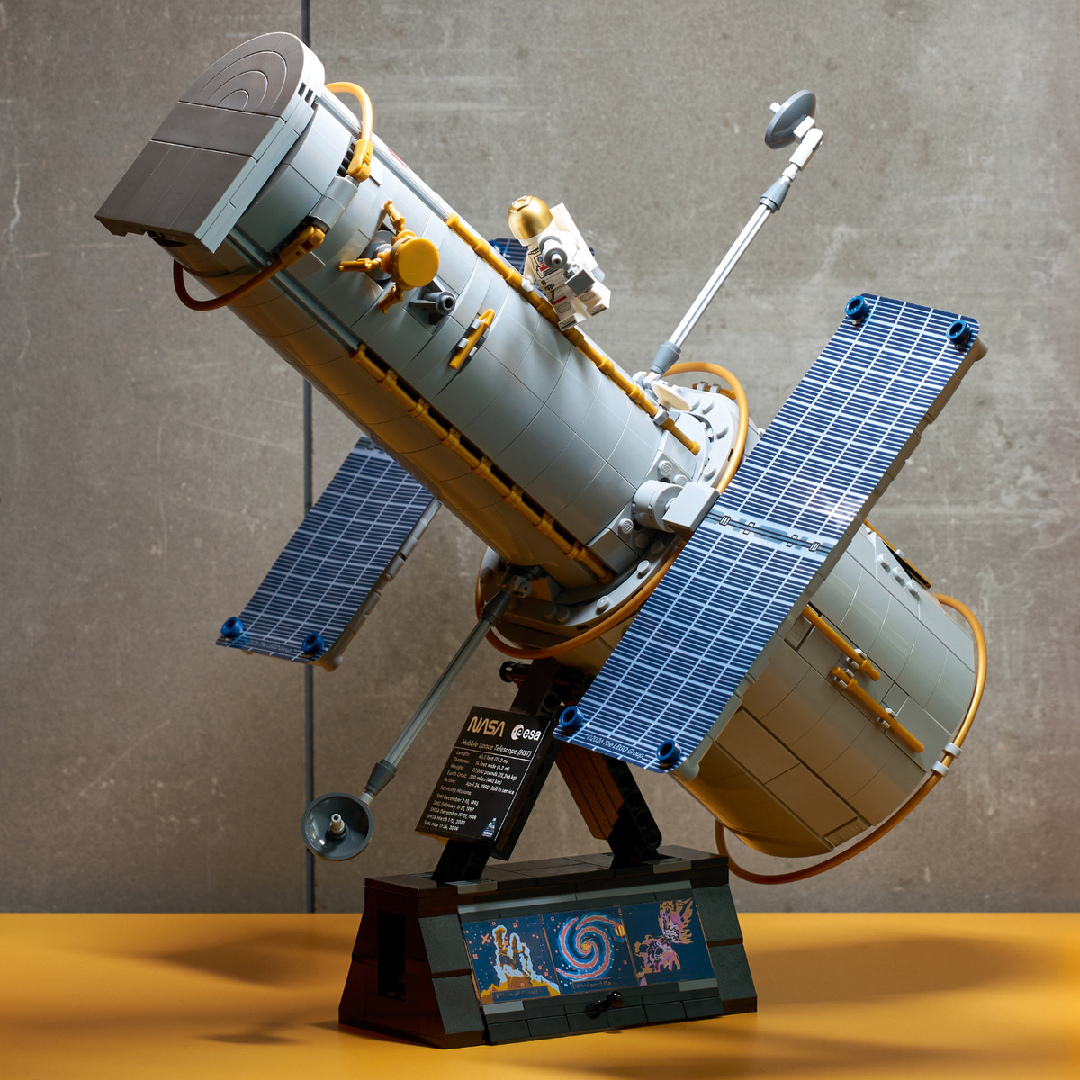 LEGO? Icons Hubble Space Telescope