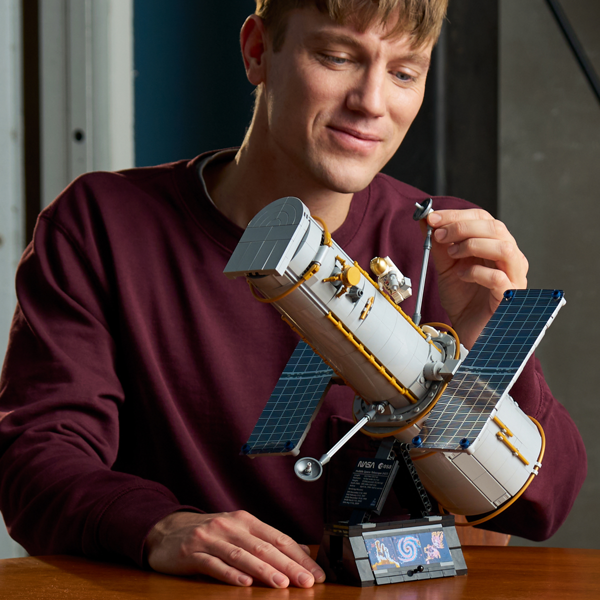 LEGO? Icons Hubble Space Telescope