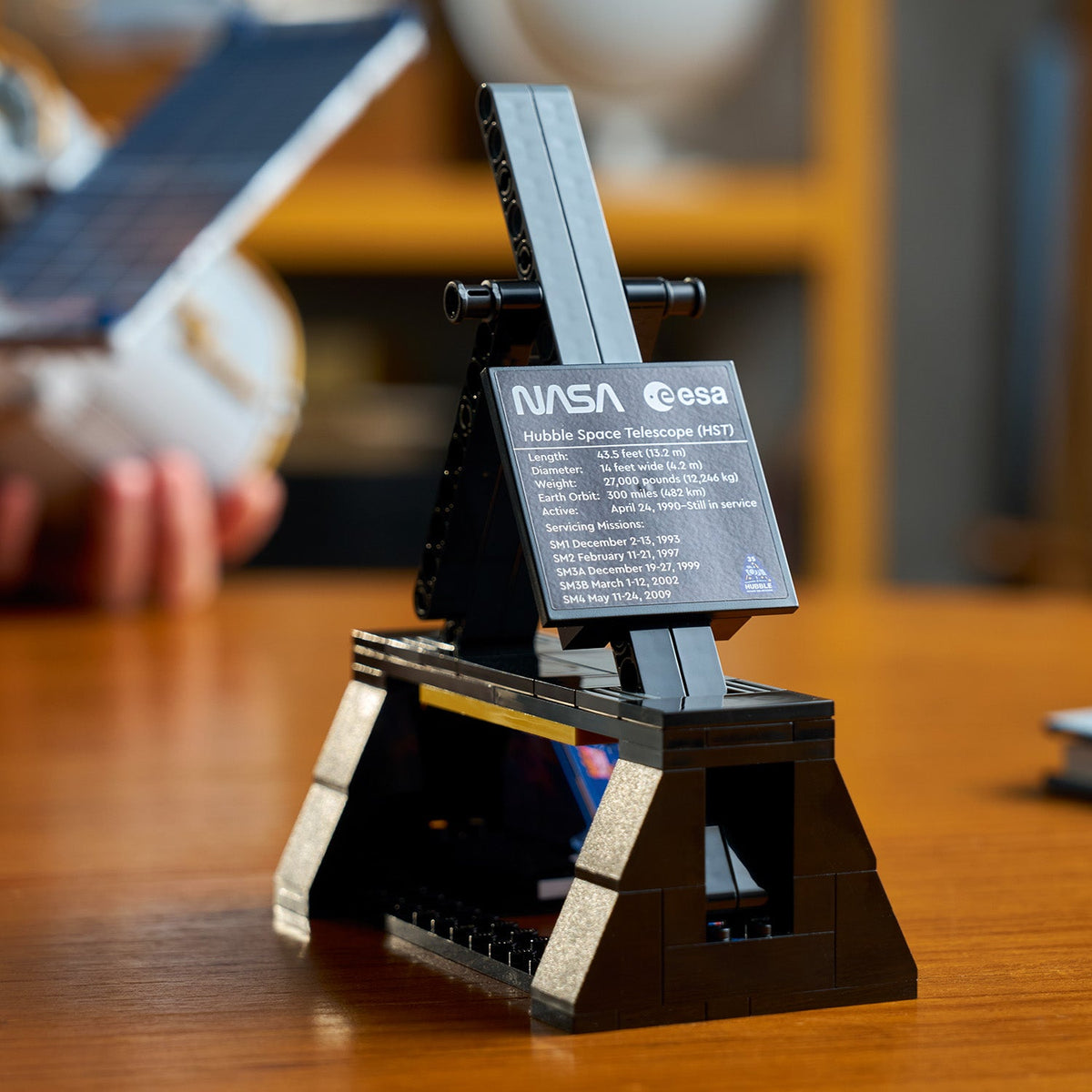 LEGO? Icons Hubble Space Telescope