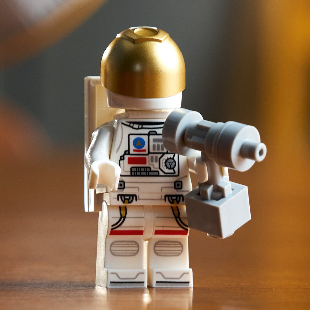 LEGO? Icons Hubble Space Telescope