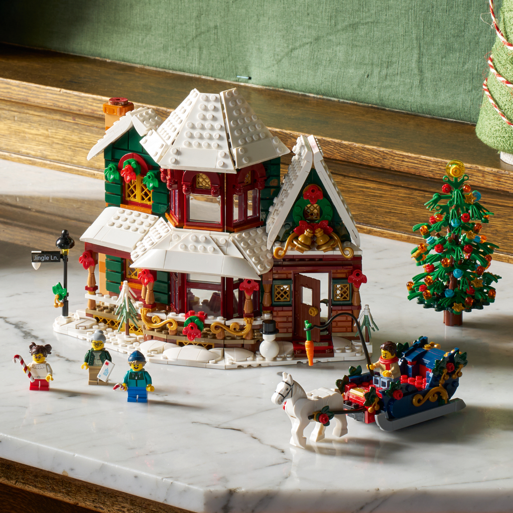 LEGO? Icons Holiday House