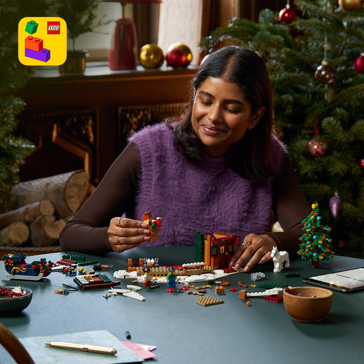 LEGO? Icons Holiday House