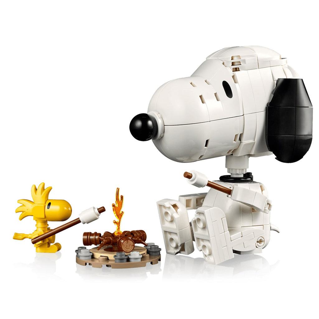 LEGO? Ideas Peanuts: Snoopy's Doghouse