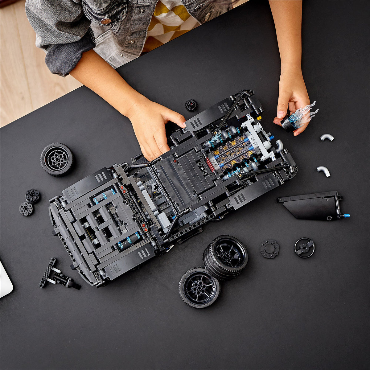 LEGO? Technic THE BATMAN - BATMOBILE?