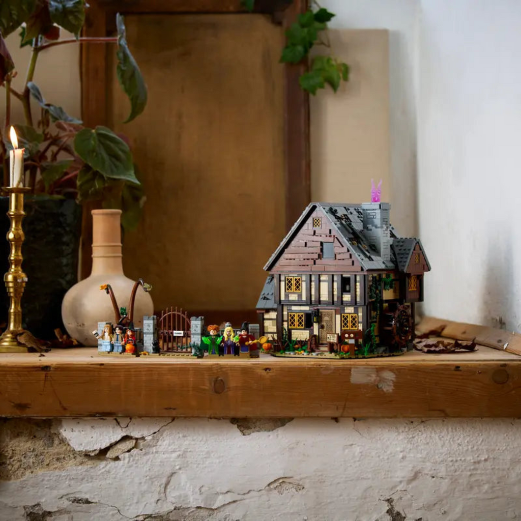 LEGO? Ideas Disney Hocus Pocus: The Sanderson Sisters' Cottage