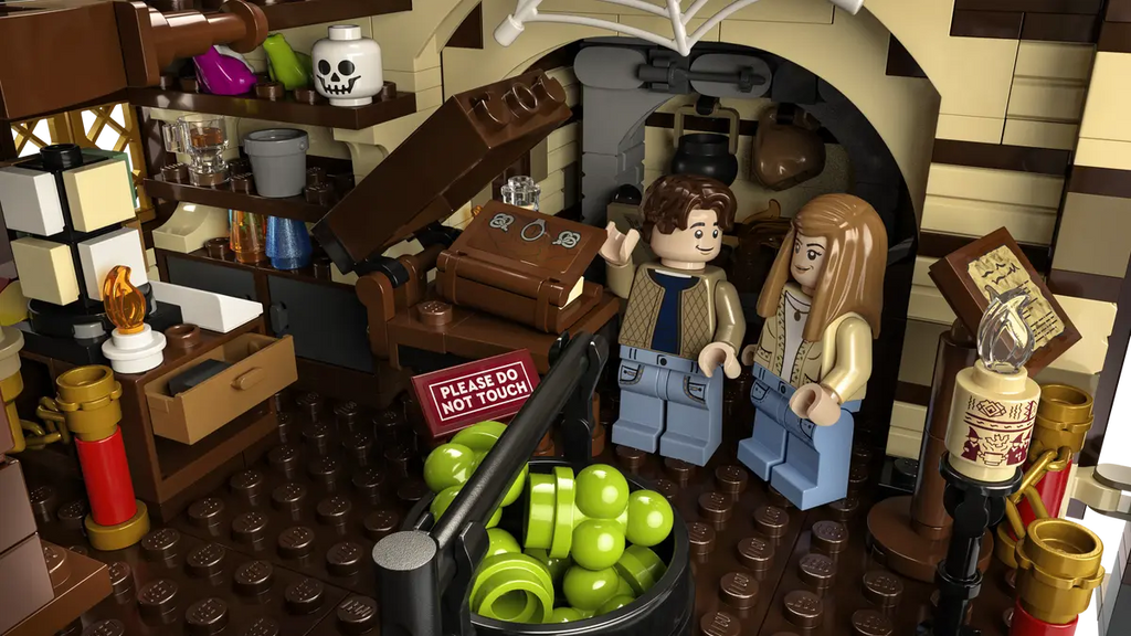 LEGO? Ideas Disney Hocus Pocus: The Sanderson Sisters' Cottage
