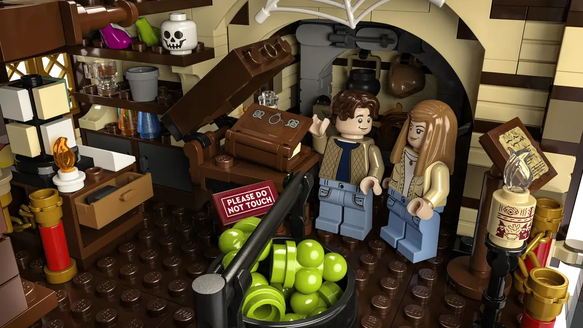 LEGO? Ideas Disney Hocus Pocus: The Sanderson Sisters' Cottage