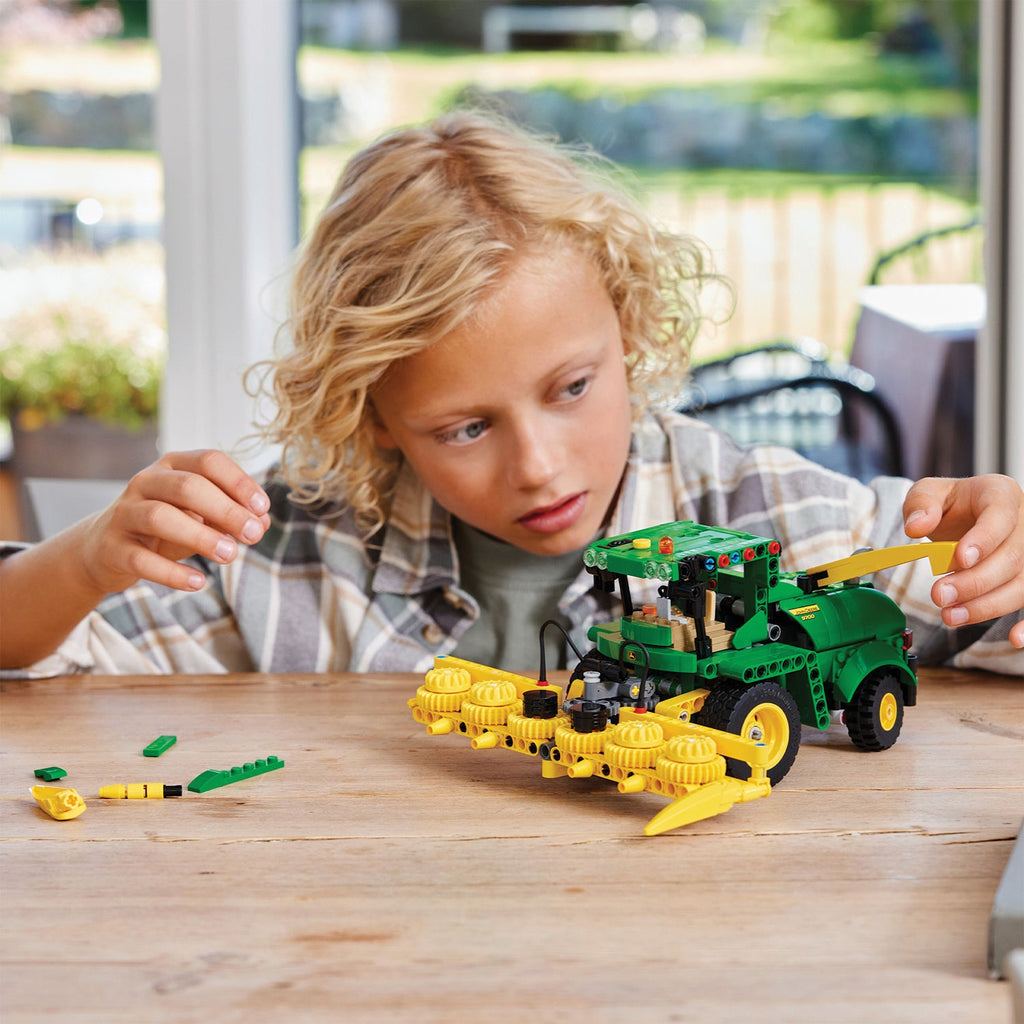 LEGO? Technic John Deere 9700 Forage Harvester