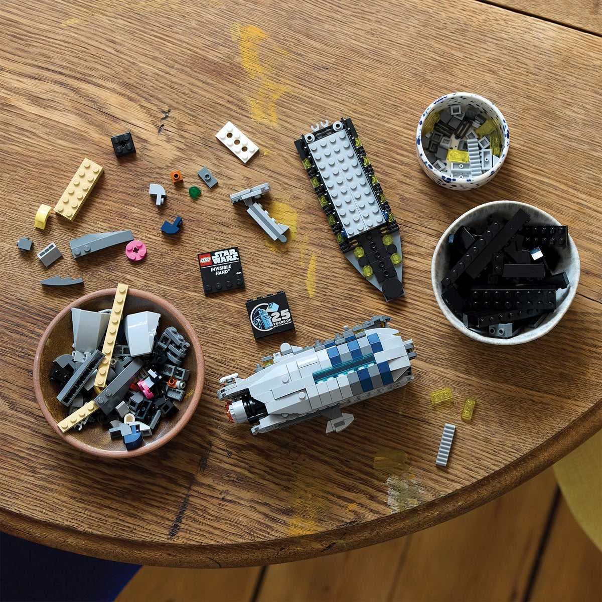 LEGO? Star Wars? Invisible Hand?