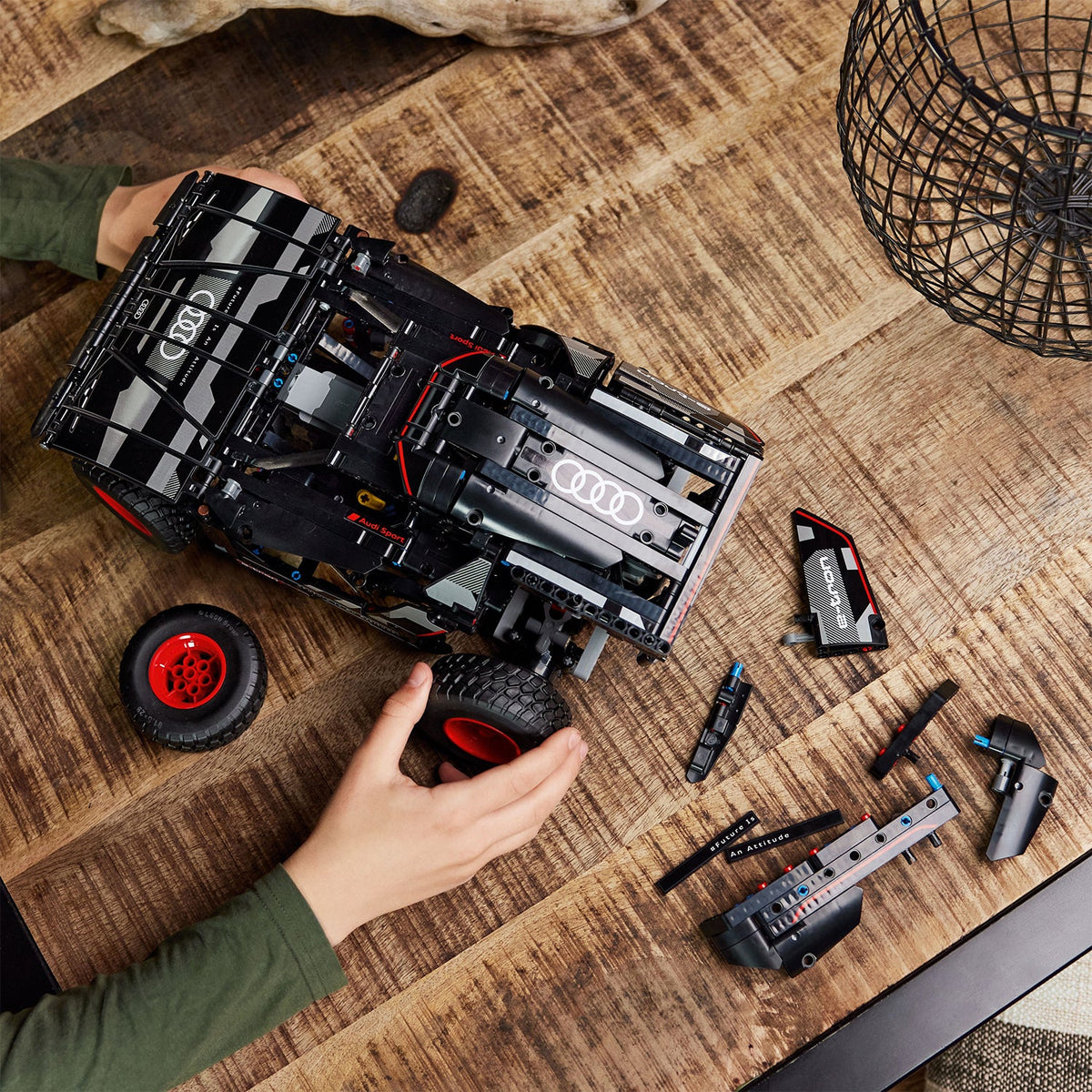 LEGO? Technic Audi RS Q e-tron