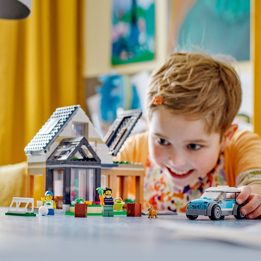 LEGO? City Family House and Electric Car