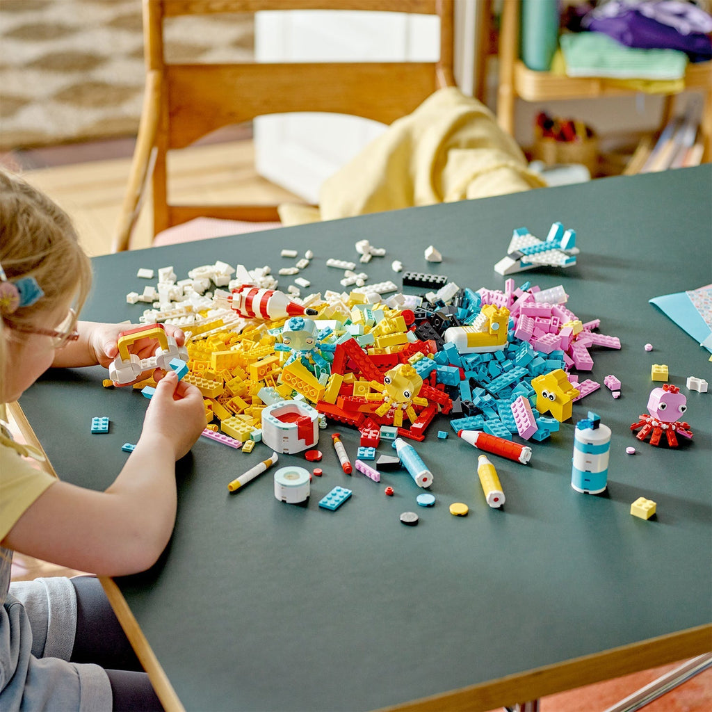LEGO? Classic Creative Color Fun