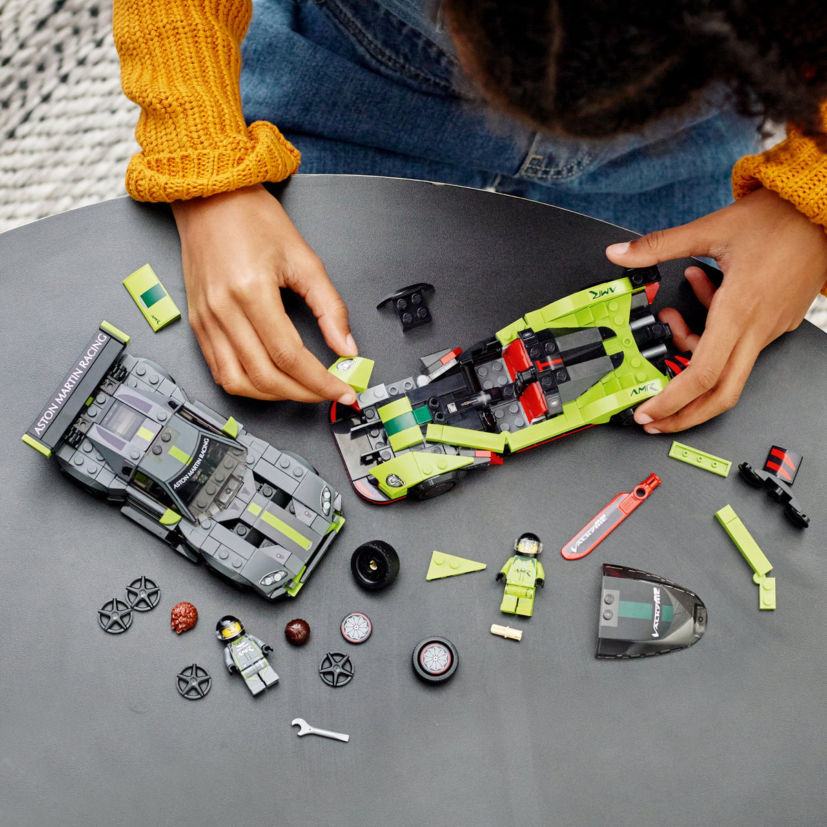 LEGO? Speed Champions Aston Martin Valkyrie AMR Pro and Aston Martin Vantage GT3