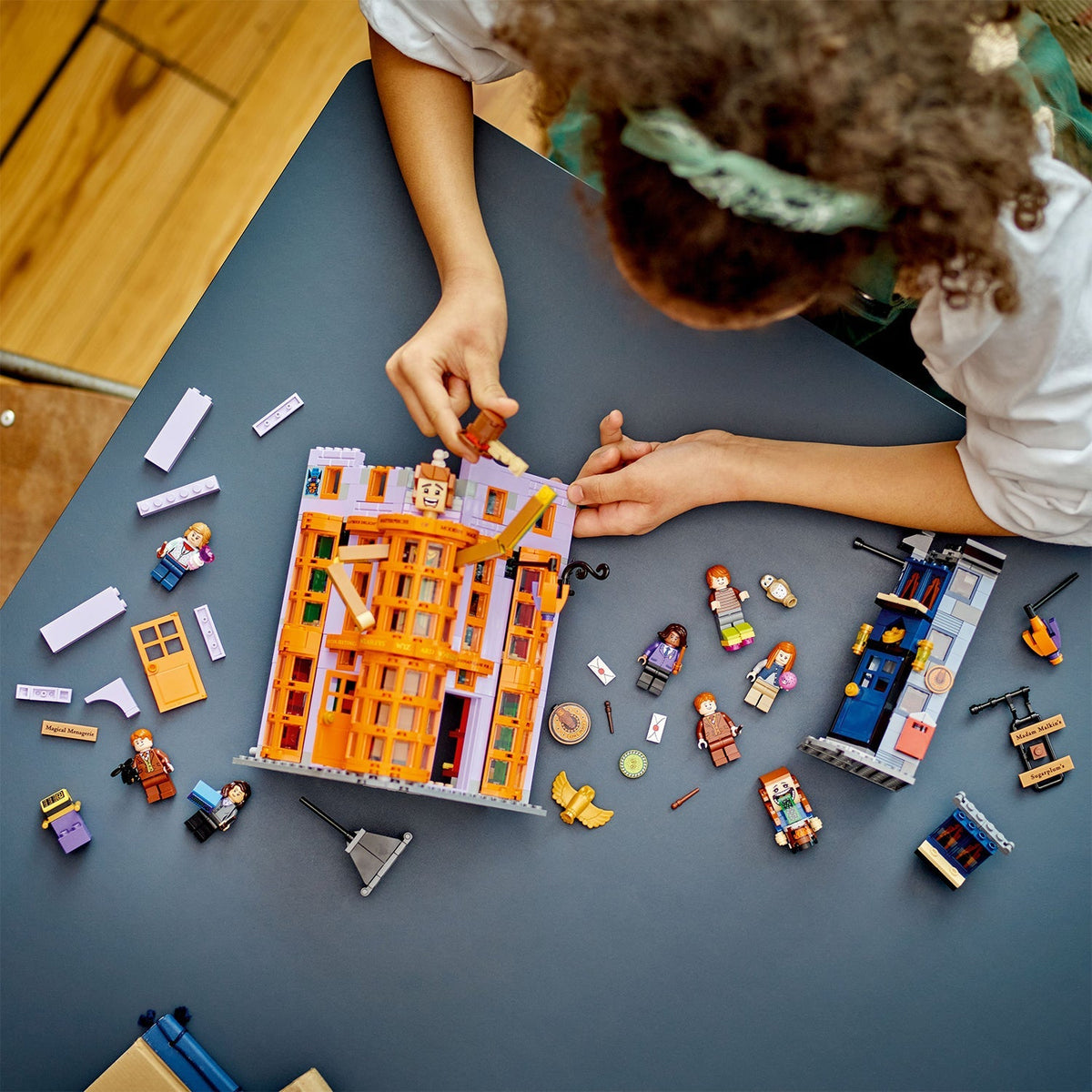 LEGO? Harry Potter? Diagon Alley?: Weasleys' Wizard Wheezes?