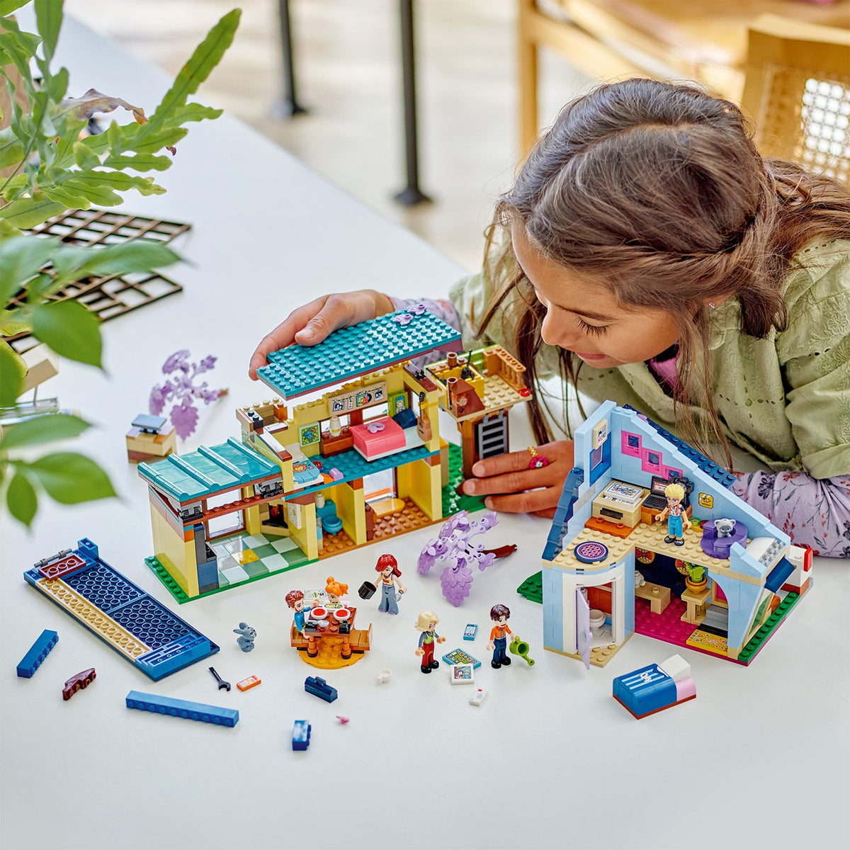 LEGO? Friends? Olly and Paisley's Family Houses