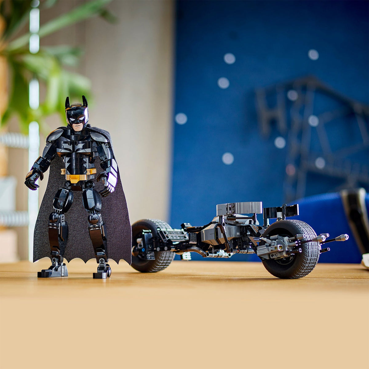 LEGO? DC Batman?: Batman Construction Figure & the Bat-Pod Bike