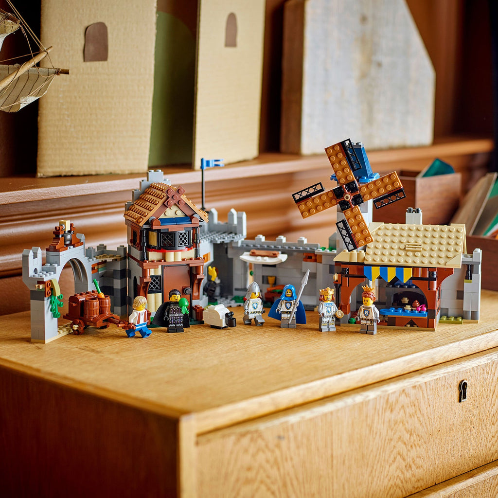 LEGO? Creator 3-in-1 Medieval Horse Knight Castle