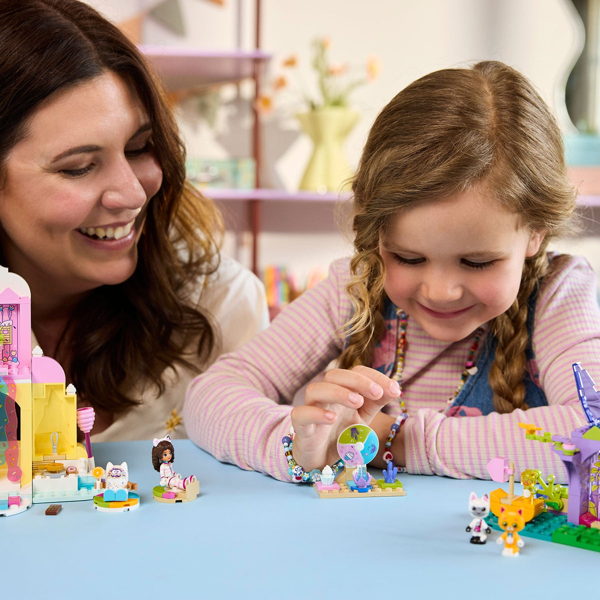 LEGO? Gabby's Dollhouse Sweet Treat Mountain & Kitty Garden