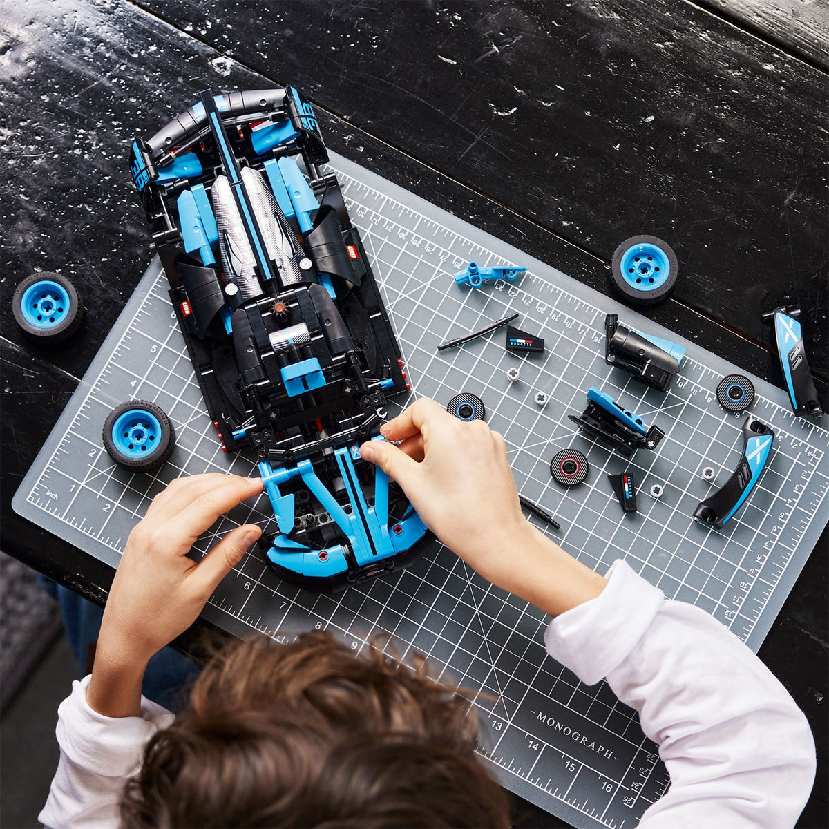 LEGO? Technic Bugatti Bolide Agile Blue