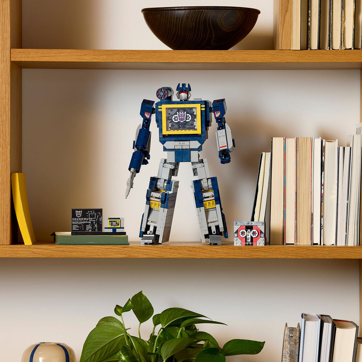 LEGO? Icons Transformers: Soundwave