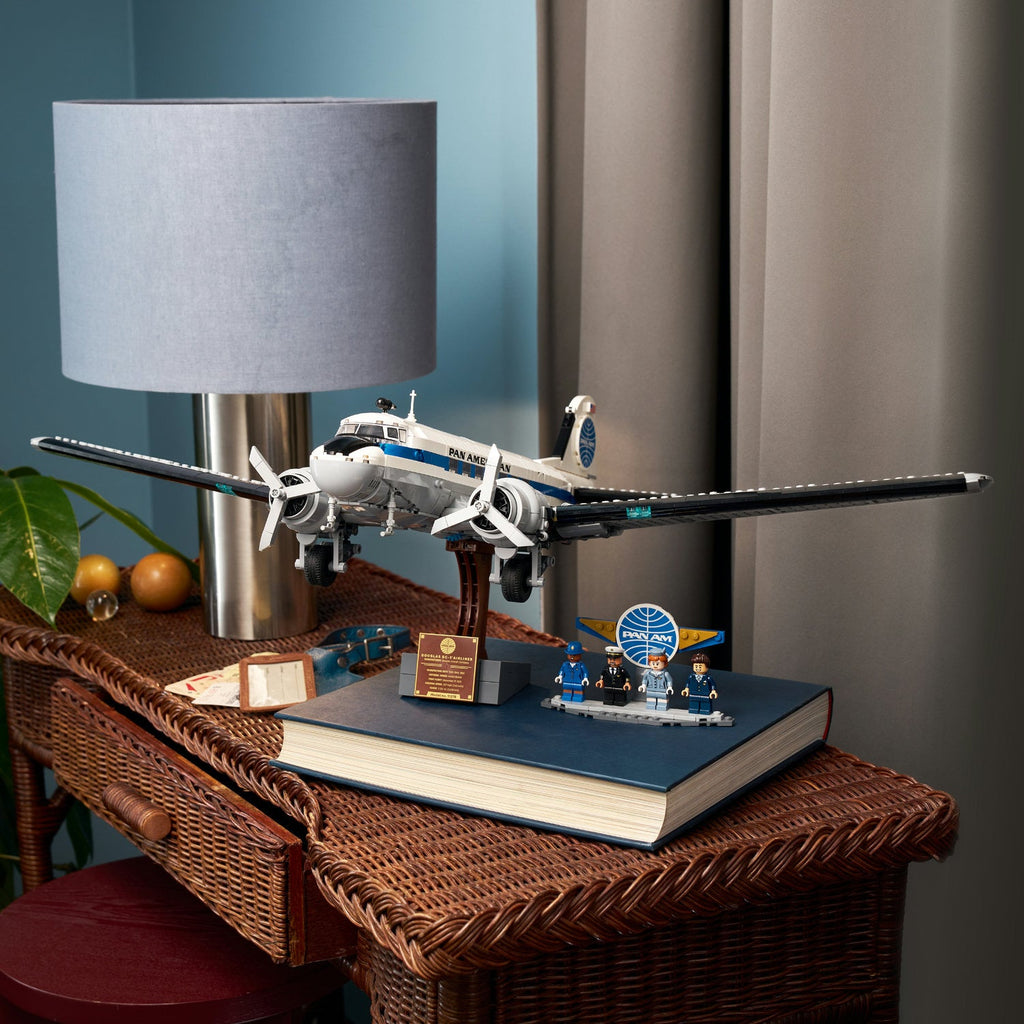 LEGO? Icons Douglas? DC-3? PAN AM? Airliner