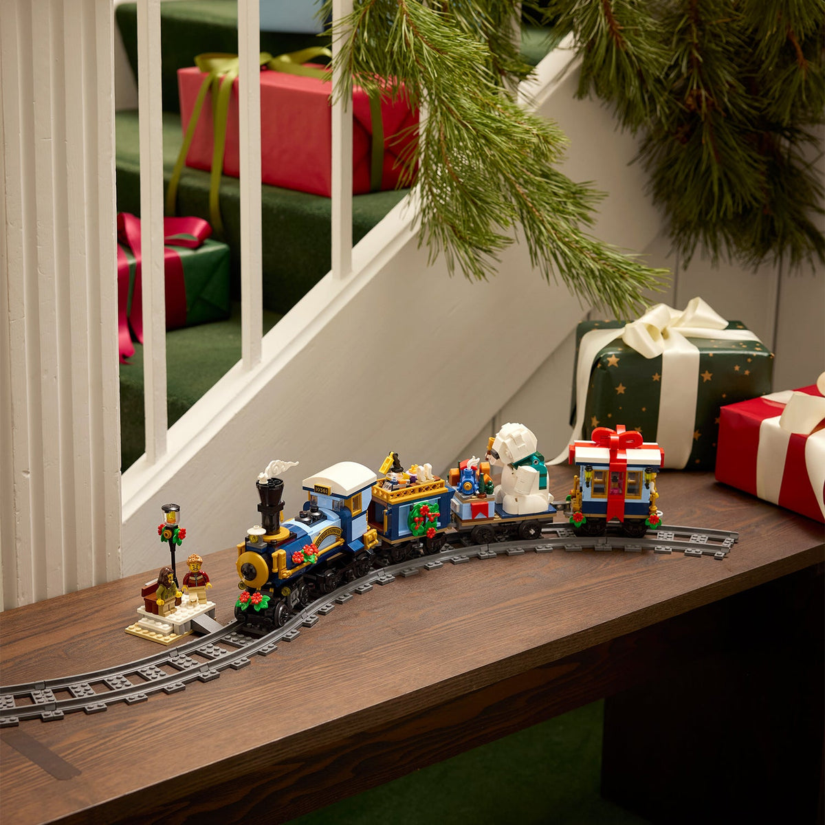 LEGO? Icons Holiday Express Train