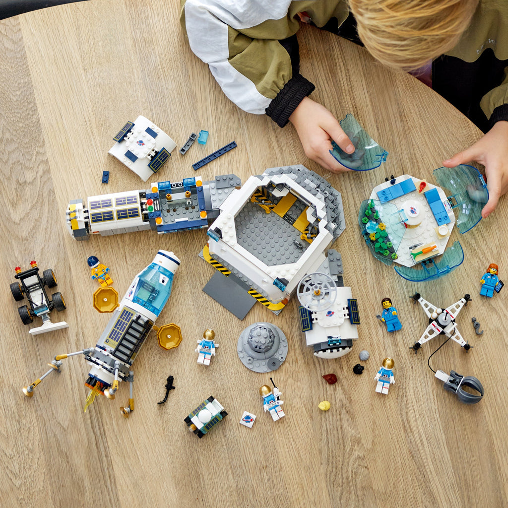 LEGO? City Lunar Research Base