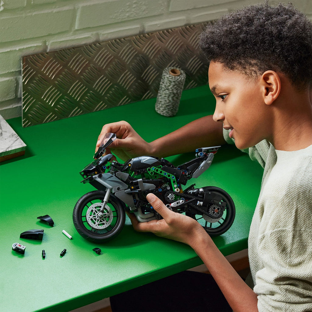 LEGO? Technic Kawasaki Ninja H2R Motorcycle