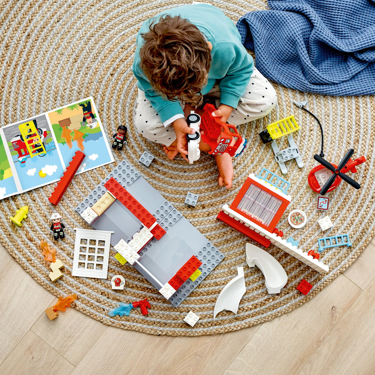 LEGO? DUPLO? Rescue Fire Station & Helicopter