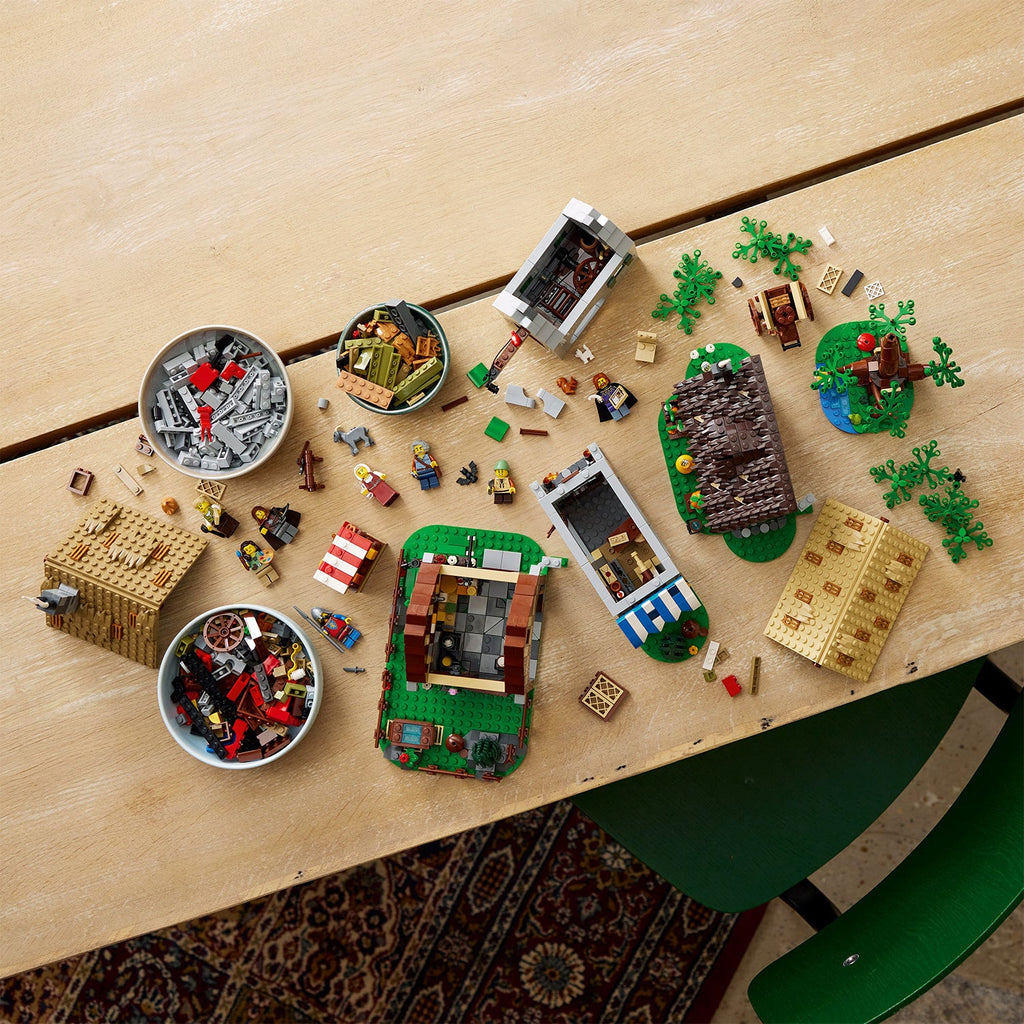 LEGO? Icons Medieval Town Square
