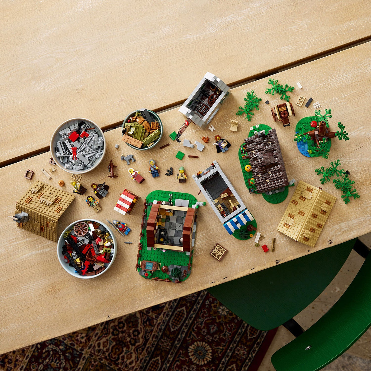 LEGO? Icons Medieval Town Square