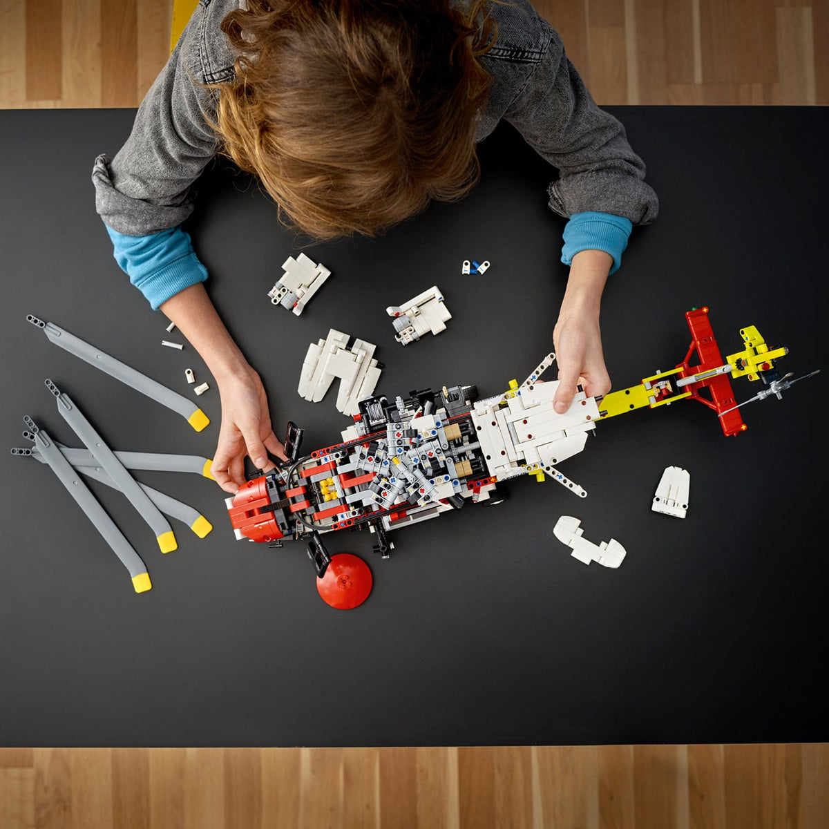 LEGO? Technic Airbus H175 Rescue?Helicopter