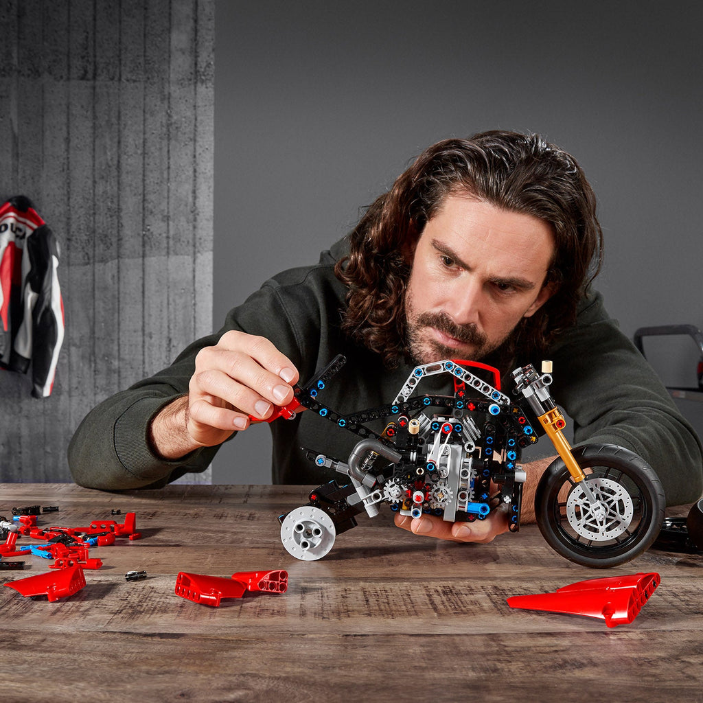 LEGO? Technic Ducati Panigale V4 R