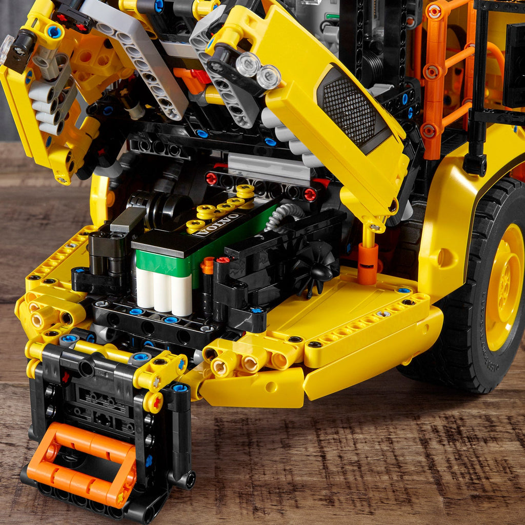 LEGO? Technic 6x6 Volvo Articulated Hauler