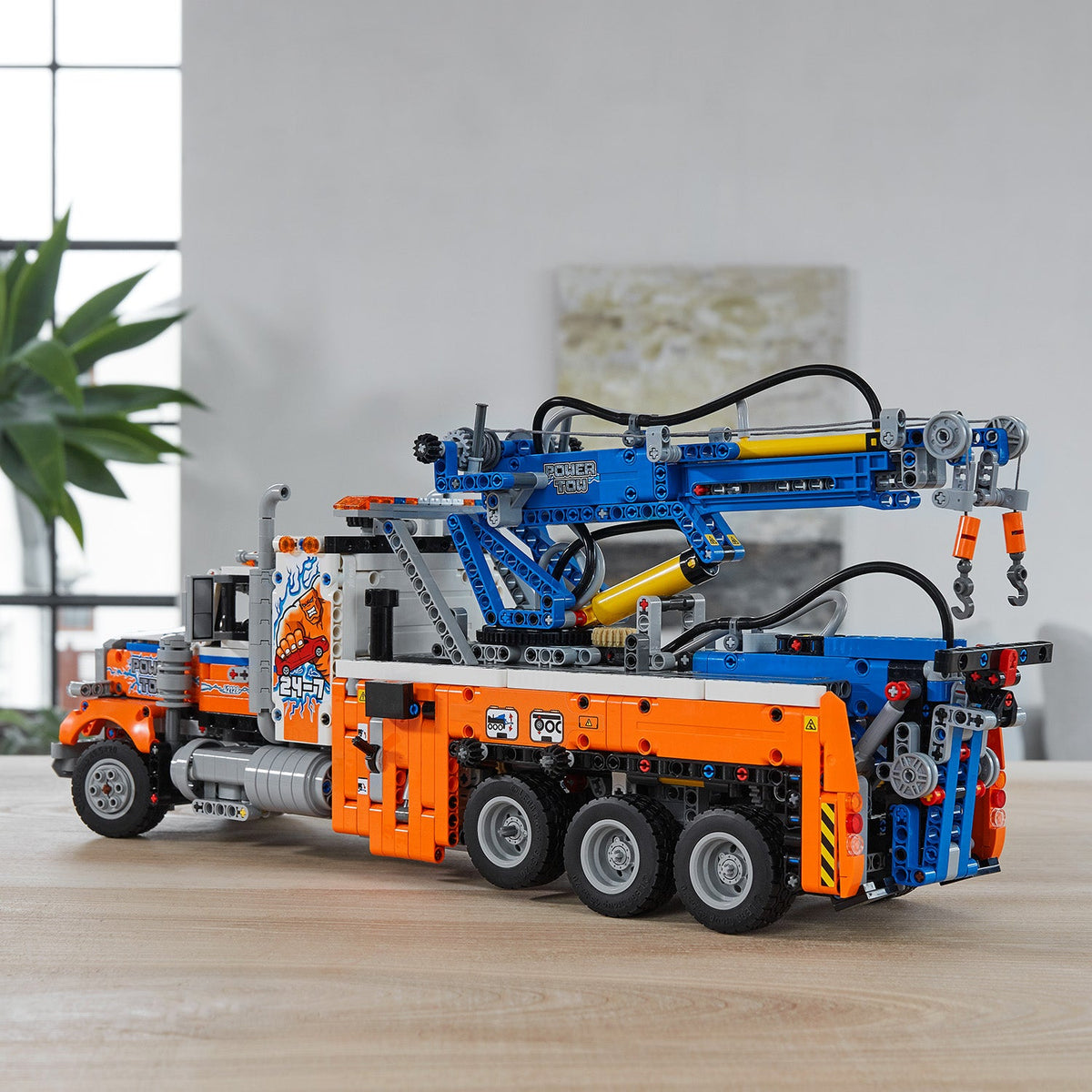LEGO? Technic Heavy-duty Tow Truck