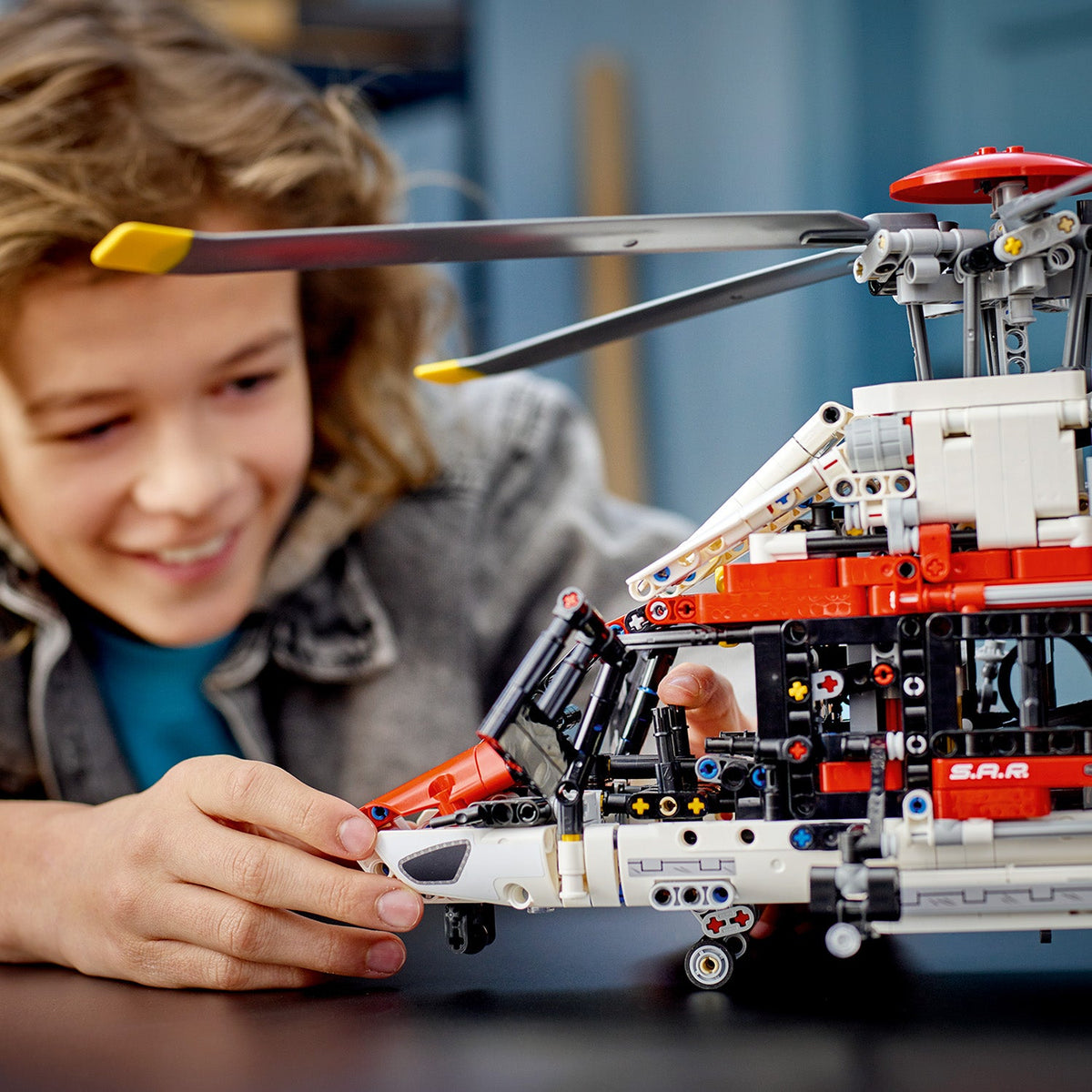 LEGO? Technic Airbus H175 Rescue?Helicopter